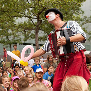 Kindertheater mit Luftballontieren vom Clown Herr Balzer aus Berlin